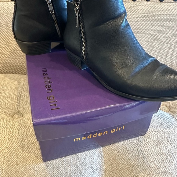 Madden Girl Boleroo Black Ankle Boots size 8.5 - Picture 9 of 15